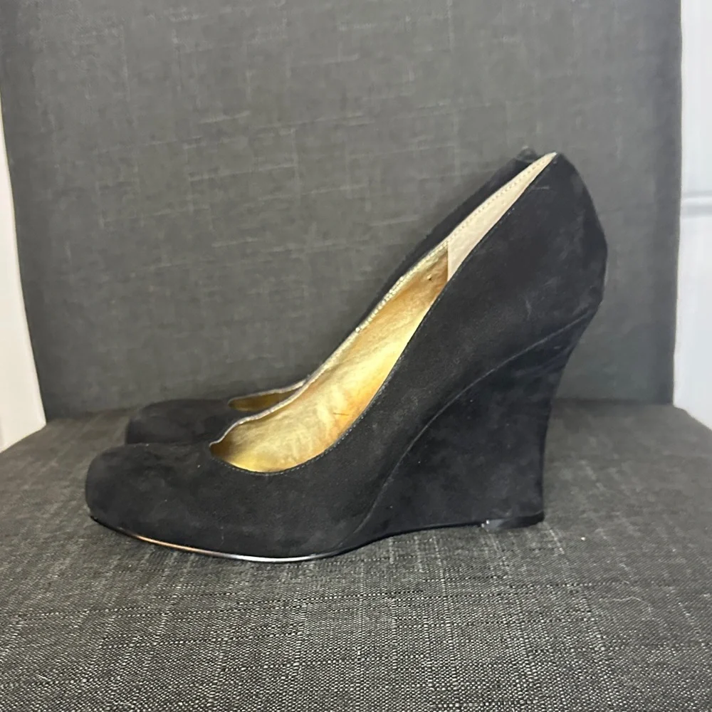 Nine West Size 7 Faux Suede Black‎ Wedge Shoes